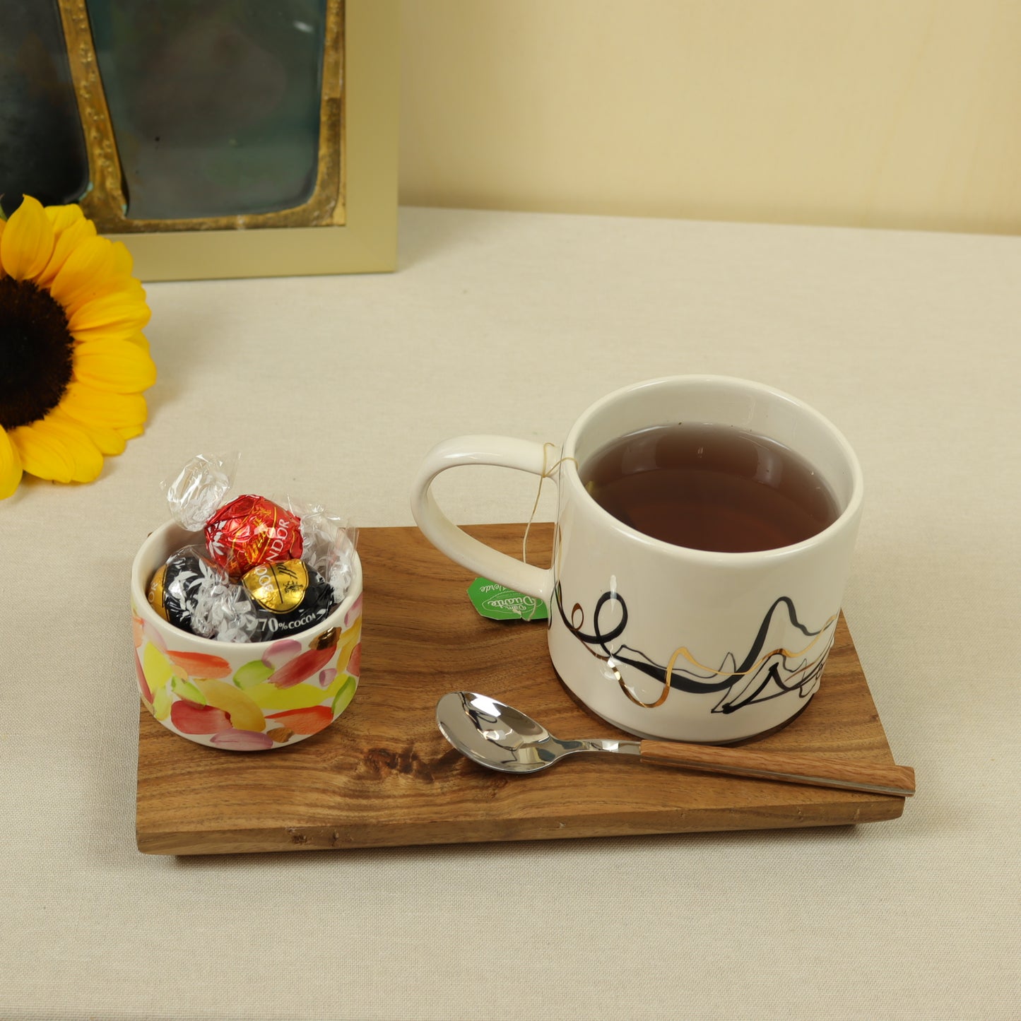 Taza abstracta negra 573