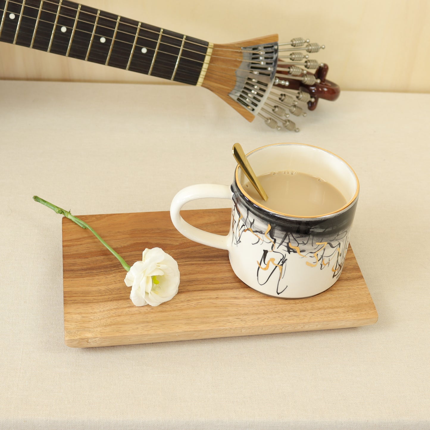 Taza abstracta negra 560