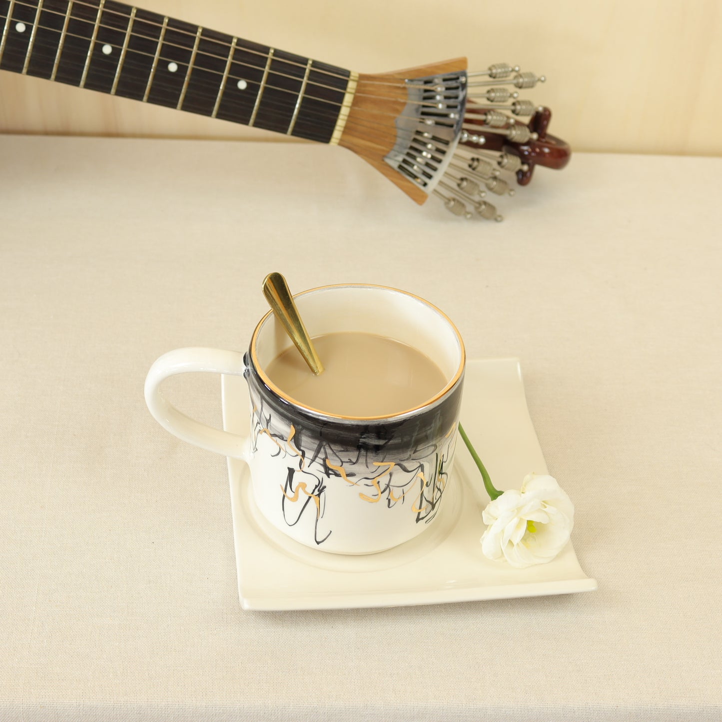 Taza abstracta negra 560