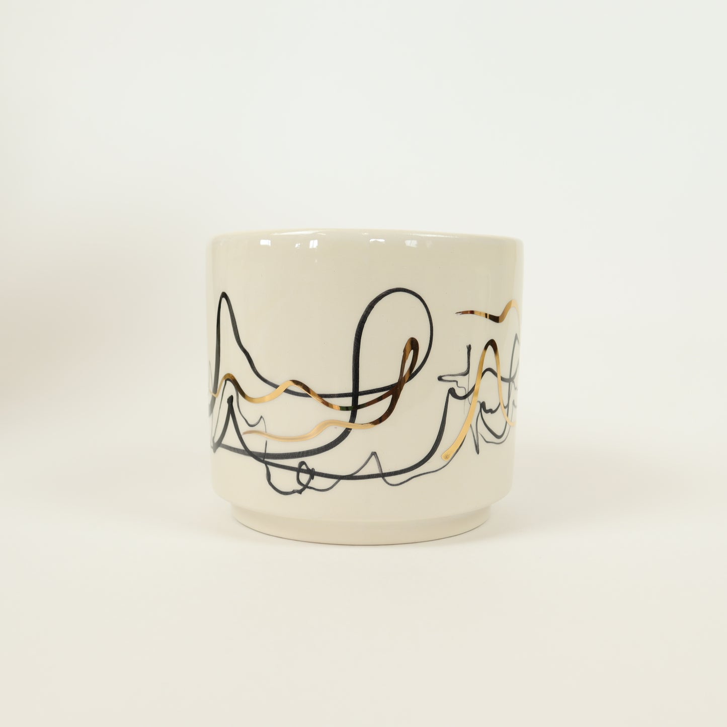 Taza abstracta negra 573