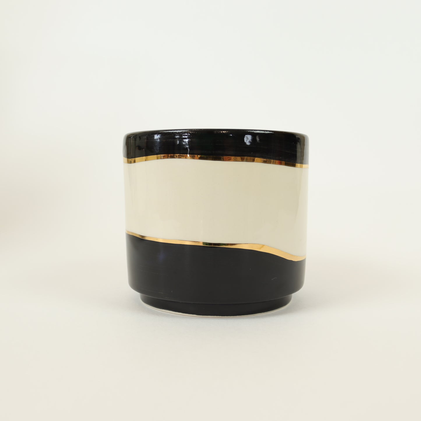 Taza abstracta negra 545
