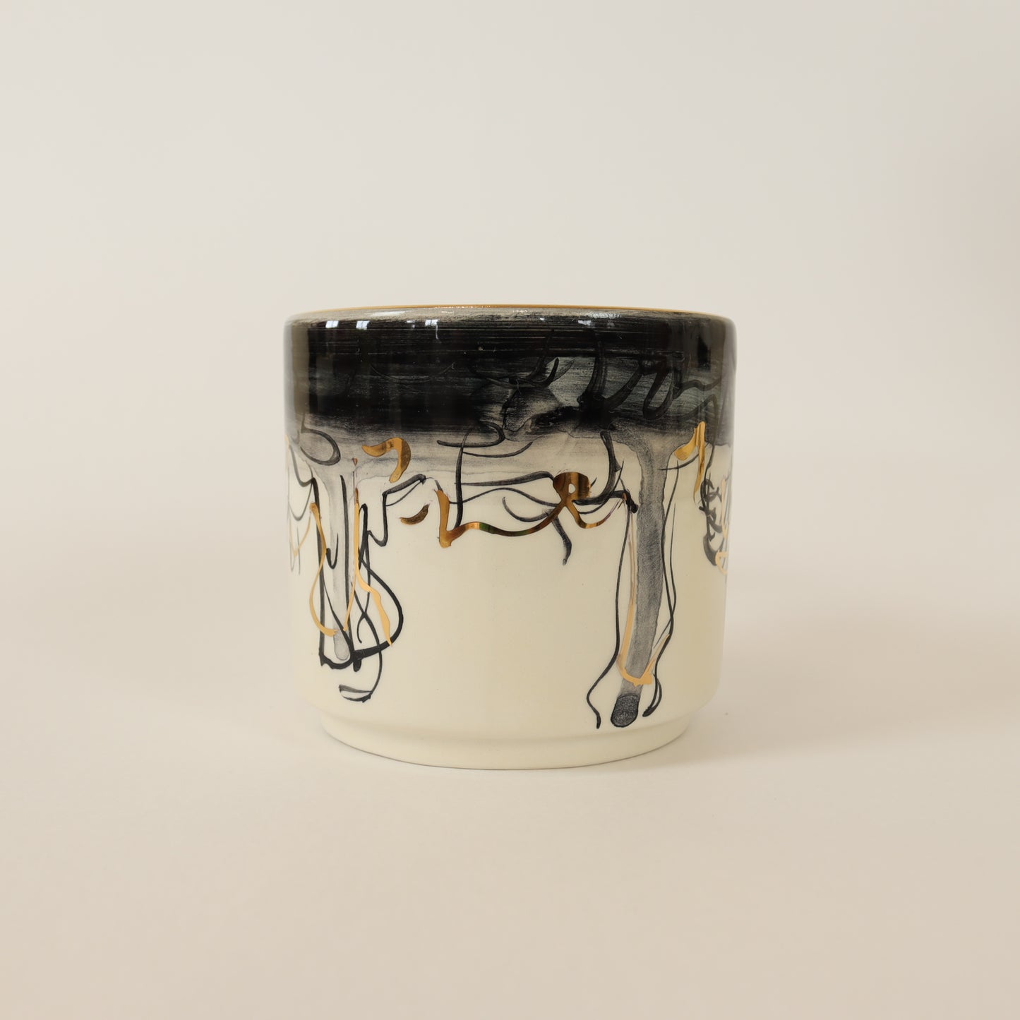 Taza abstracta negra 560