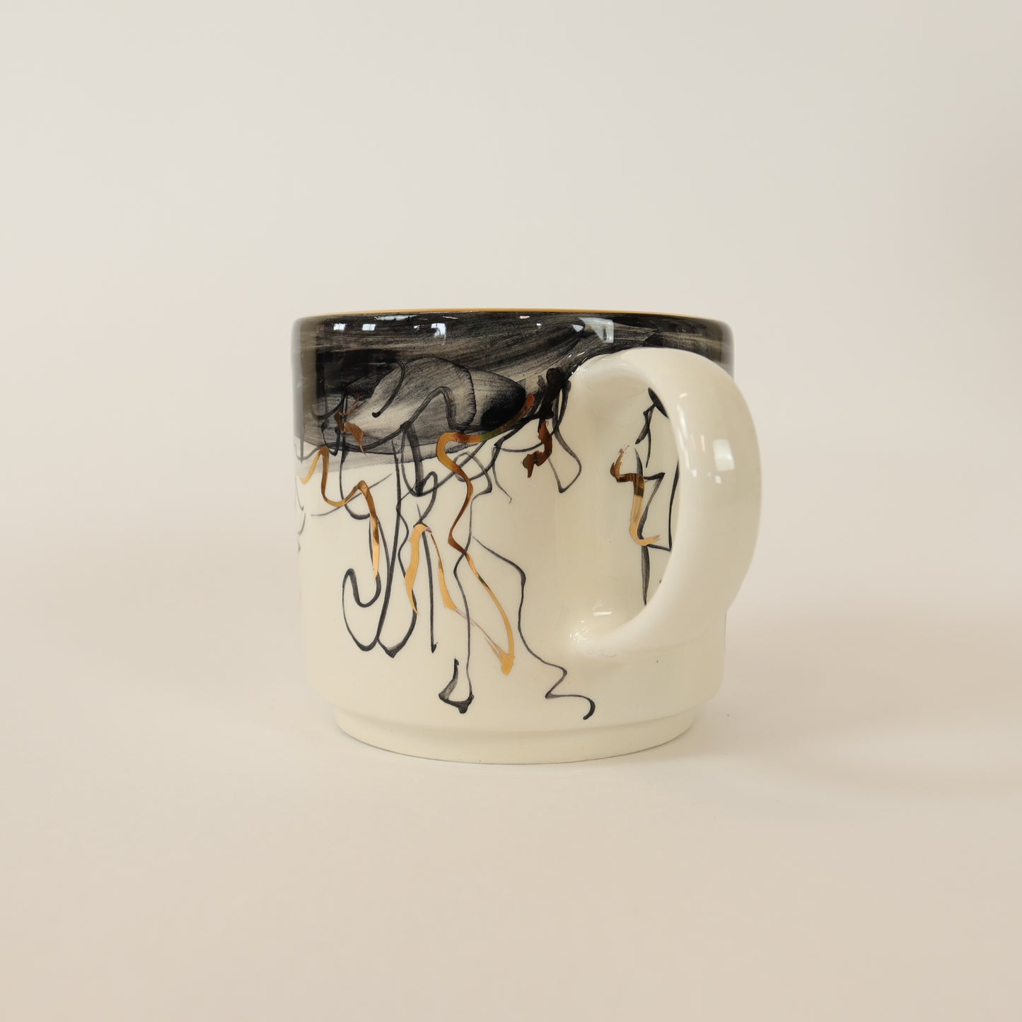 Taza abstracta negra 560