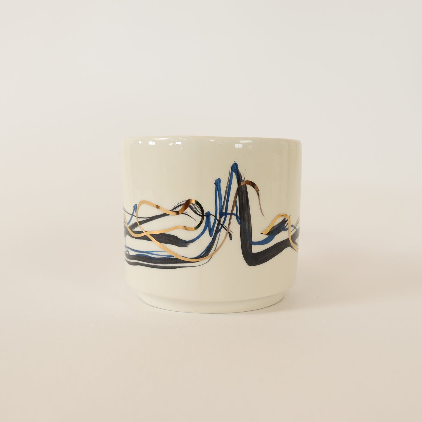 Taza abstracta negra 542