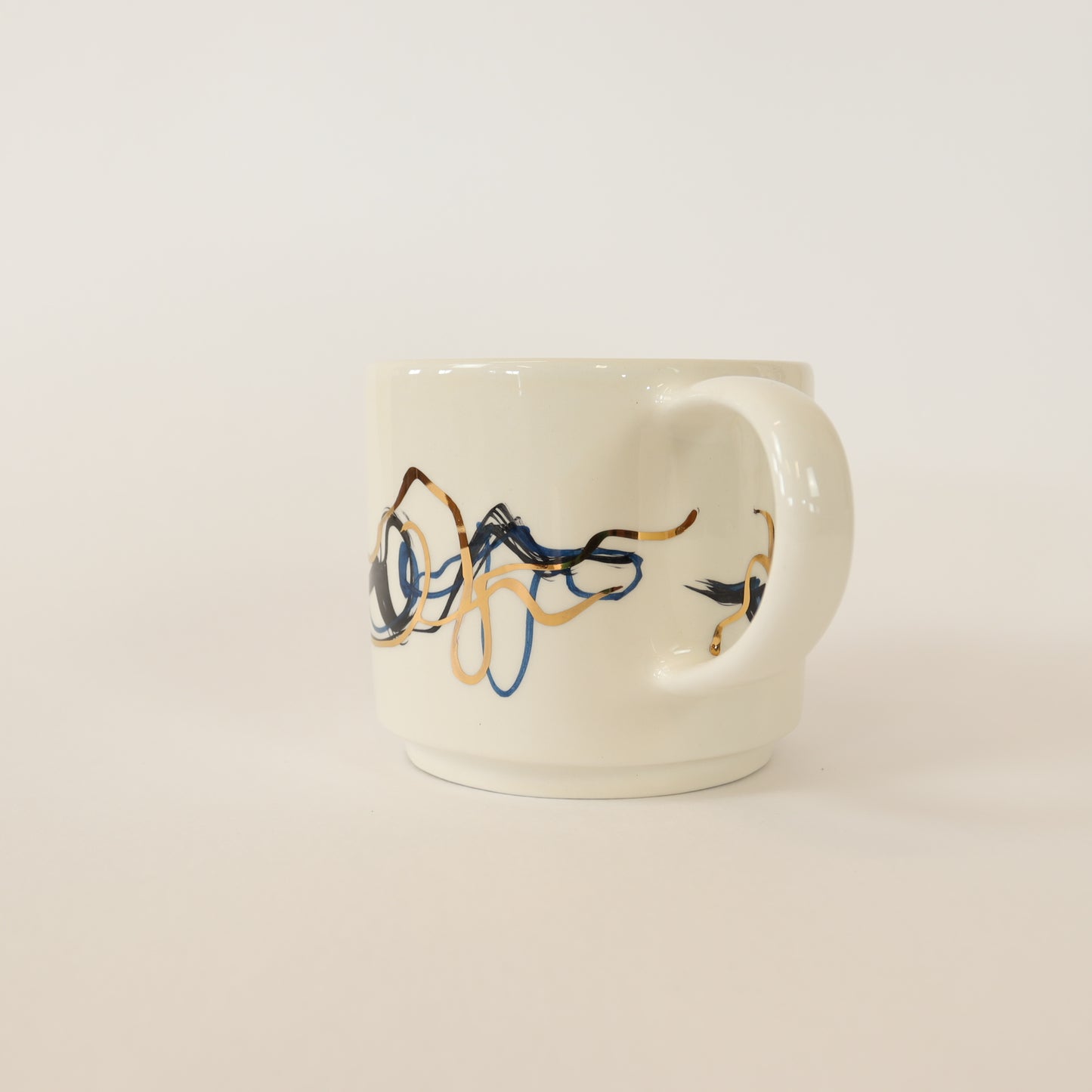 Taza abstracta negra 542
